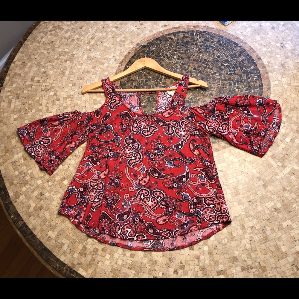 Adorable Mossimo cold-shoulder bandanna print top.